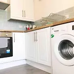 Central Stylish 2Bedroom Apt With Free Parking